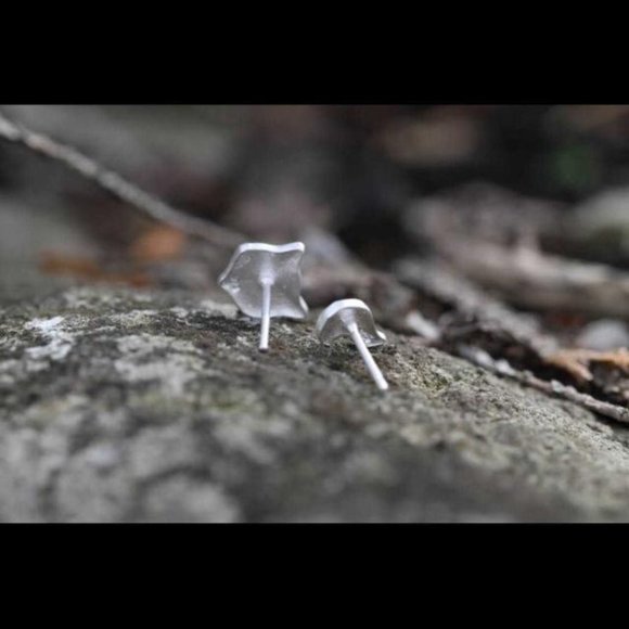 Sterling Silver Fox Animal Earrings Studs for her - Picture 2 of 3